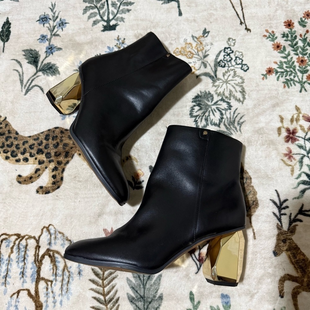 Franco Sarto Tiera Black Leather Gold Beveled Block Heel Ankle Boot Size 9.5